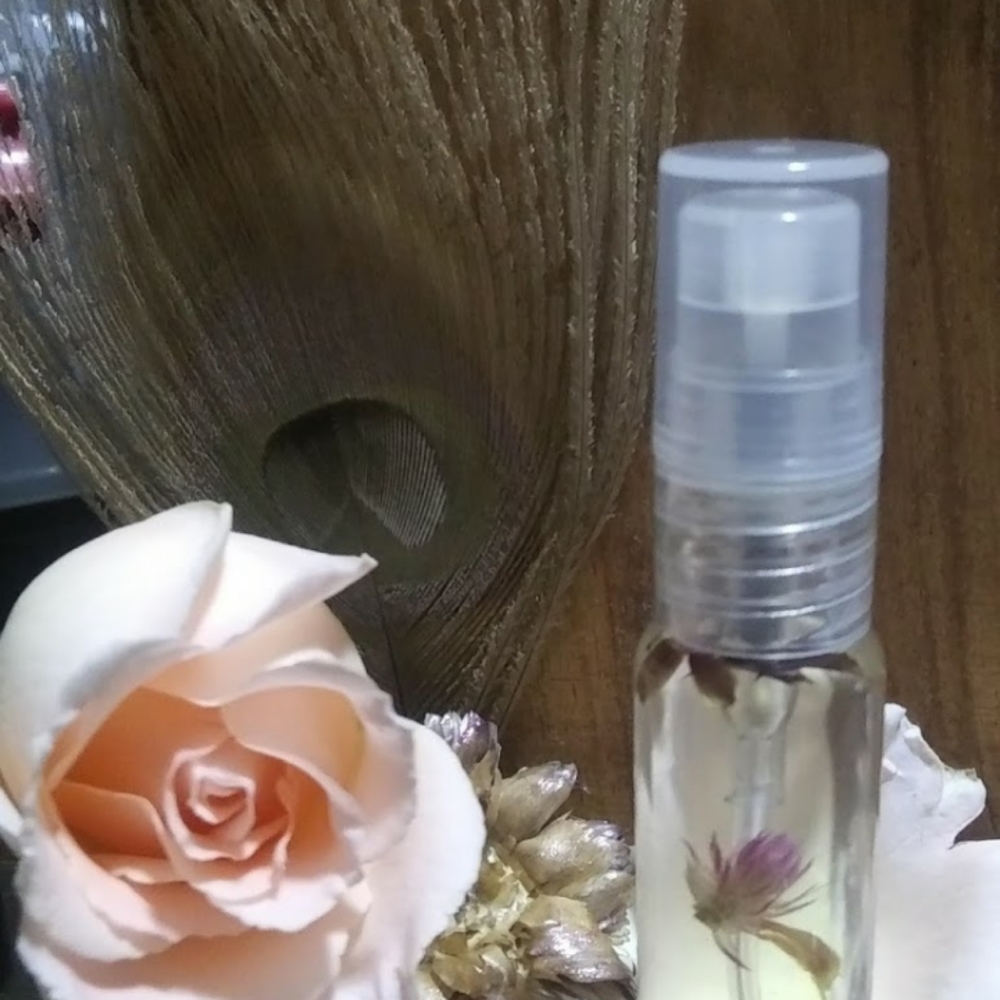 "YESTERDAY" FRAGRANCED BODY OIL SPRAY.10ML GLASS SPRAY